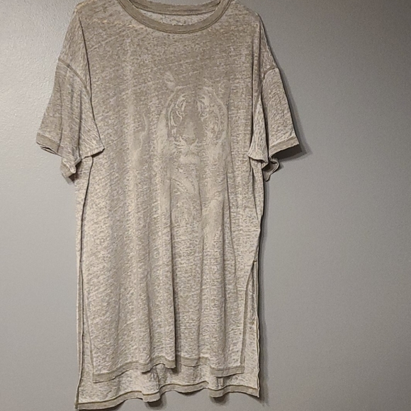American Eagle Outfitters Tops - American Eagle tunic burnout tiger tshirt